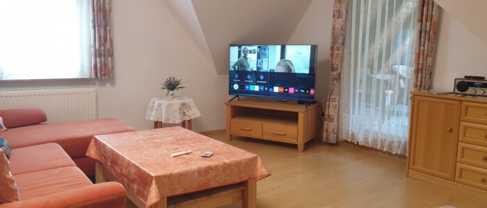 Dachgeschoss Vogelnest Wohnzimmer Ferienwohnung Uhlberg45 Treuchtlingen _